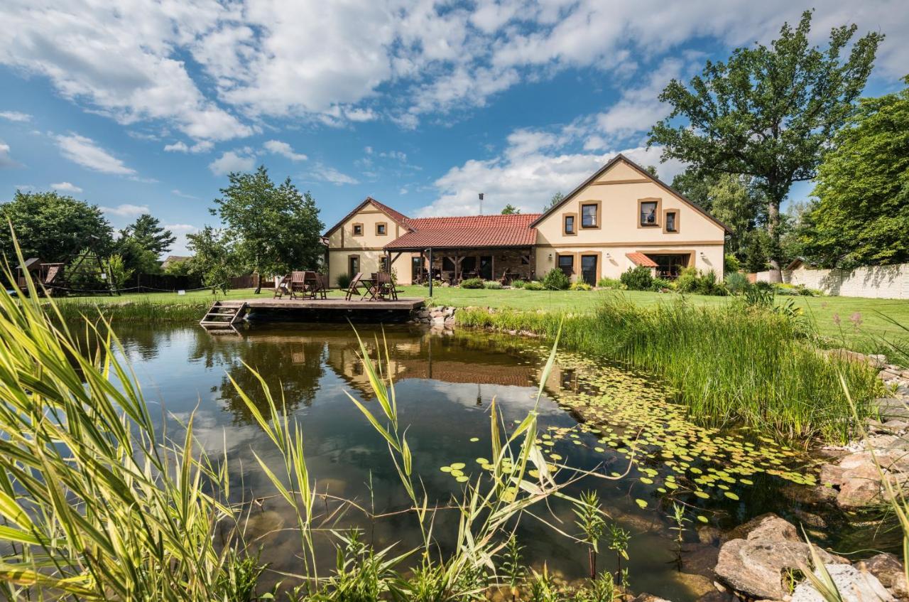 Penzion U Lisky Jarosov nad Nezarkou Exterior photo